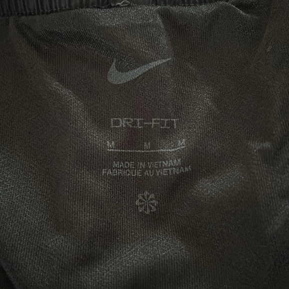 NIKE Women DriFit athletic shorts, size M, NWT - Picture 4 of 4